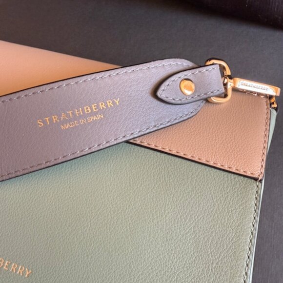 Stunning Strathberry Melville Baguette - Picture 4 of 5